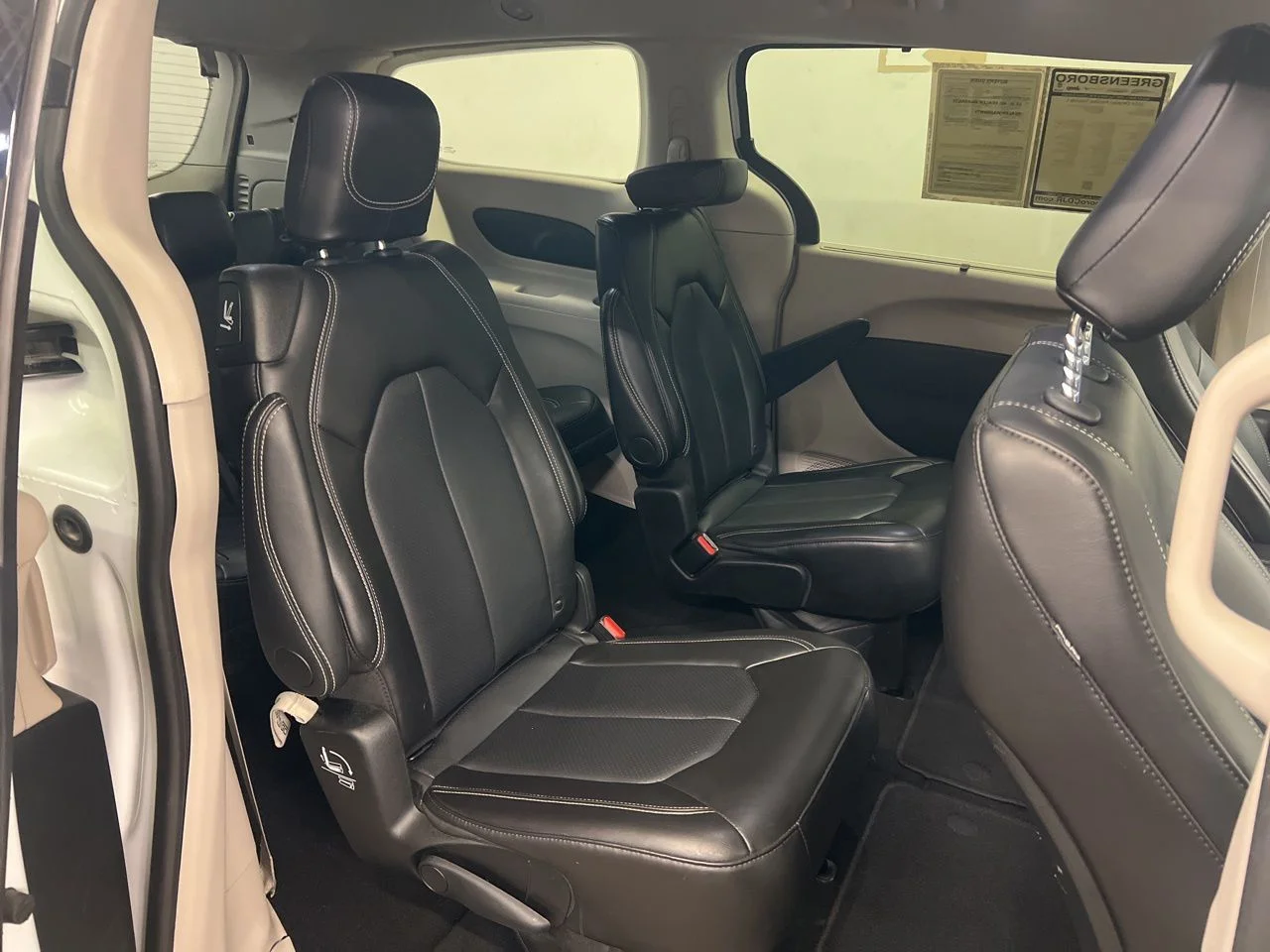 Used 2024 White Chrysler Touring L image 28