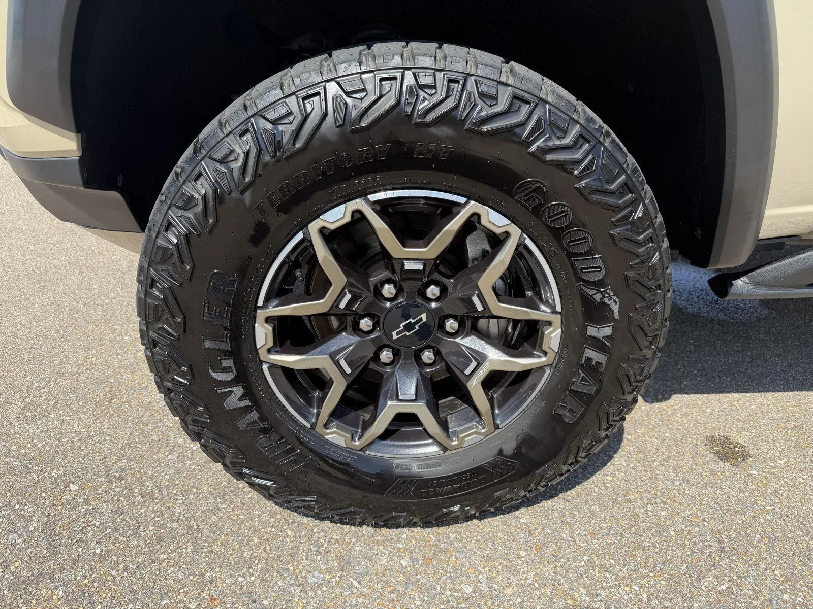Used 2023 Sand Dune Metallic Chevrolet 4WD ZR2 image 24