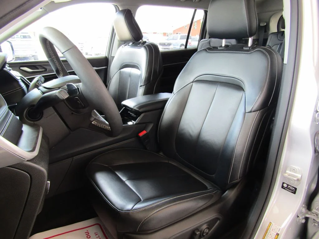 Used 2023 Silver Jeep Limited image 23