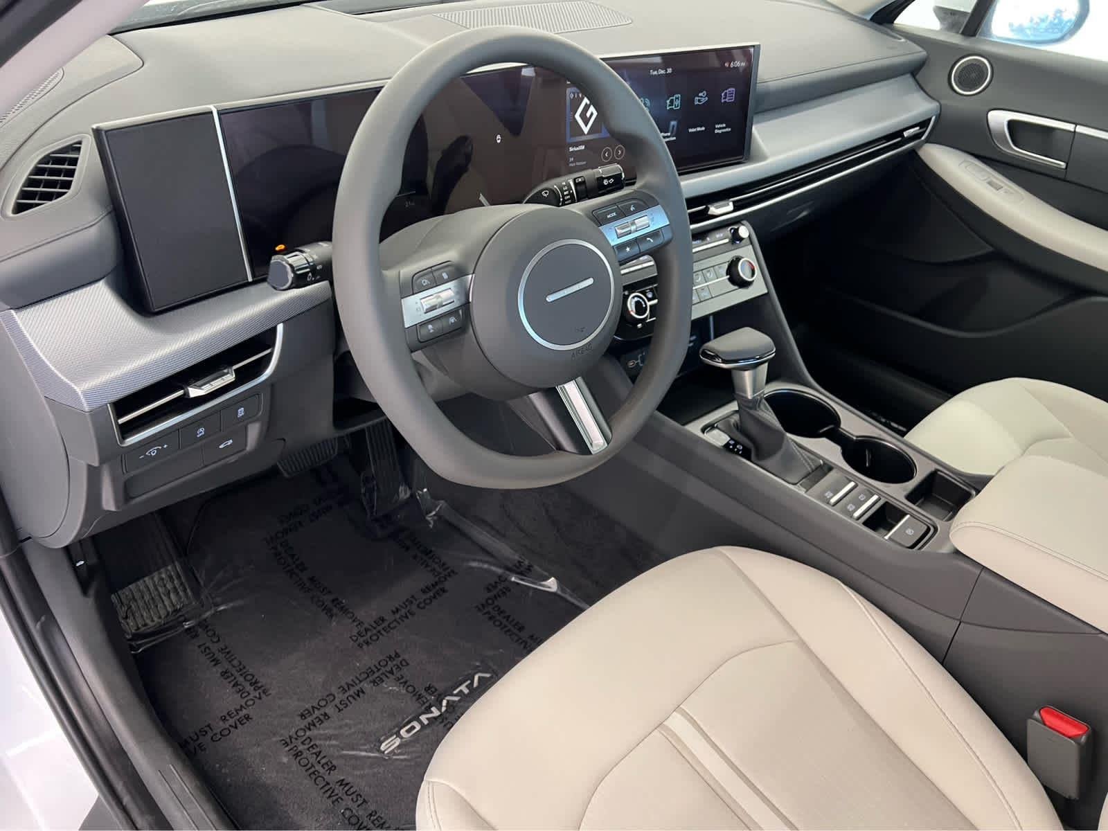 Used 2025 Serenity White Hyundai SE image 13