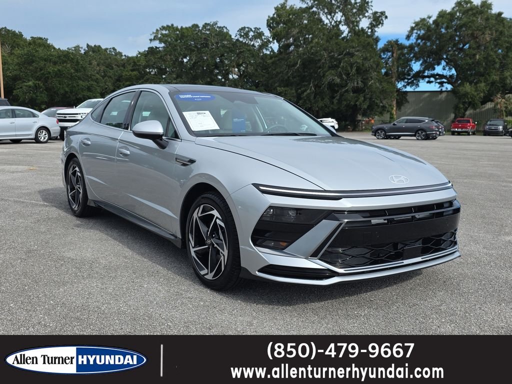 Used 2025 Aero Silver Hyundai SEL Convenience image 1