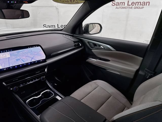 Used 2025 Summit White Chevrolet LT image 24