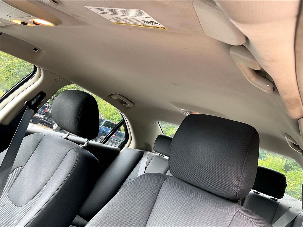 Used 2012 Blue Ford SE image 7