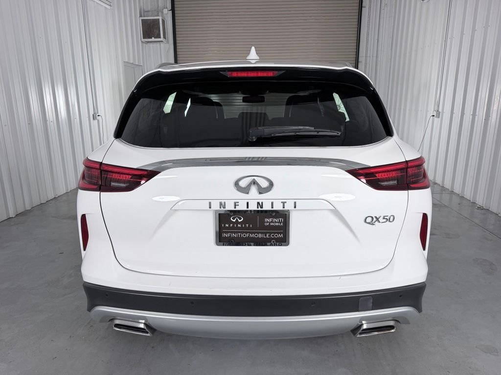 Used 2020 White INFINITI LUXE image 6
