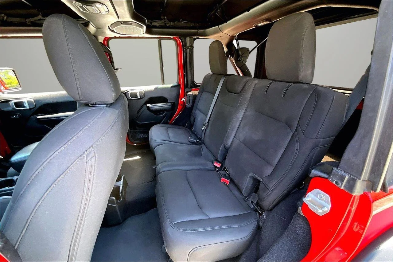 Used 2023 Red Jeep Sport S image 21