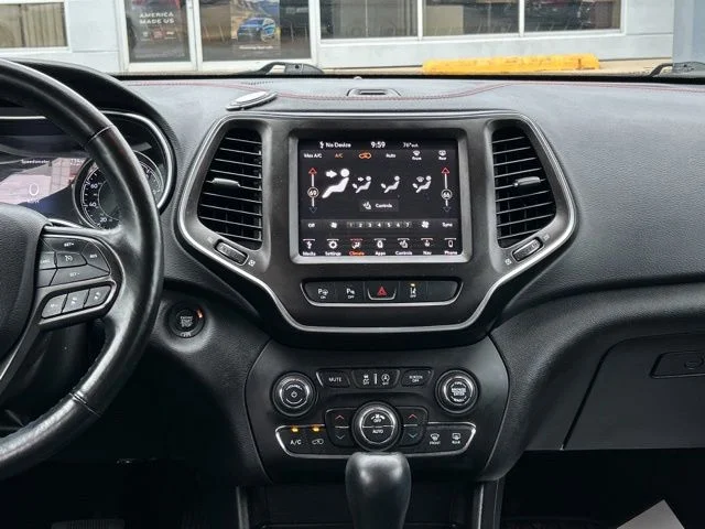 Used 2019 Gray Jeep Trailhawk image 25