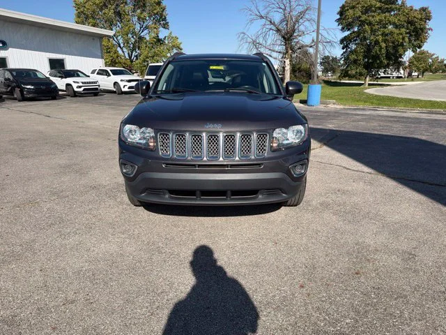 Used 2017 Gray Jeep Latitude image 3