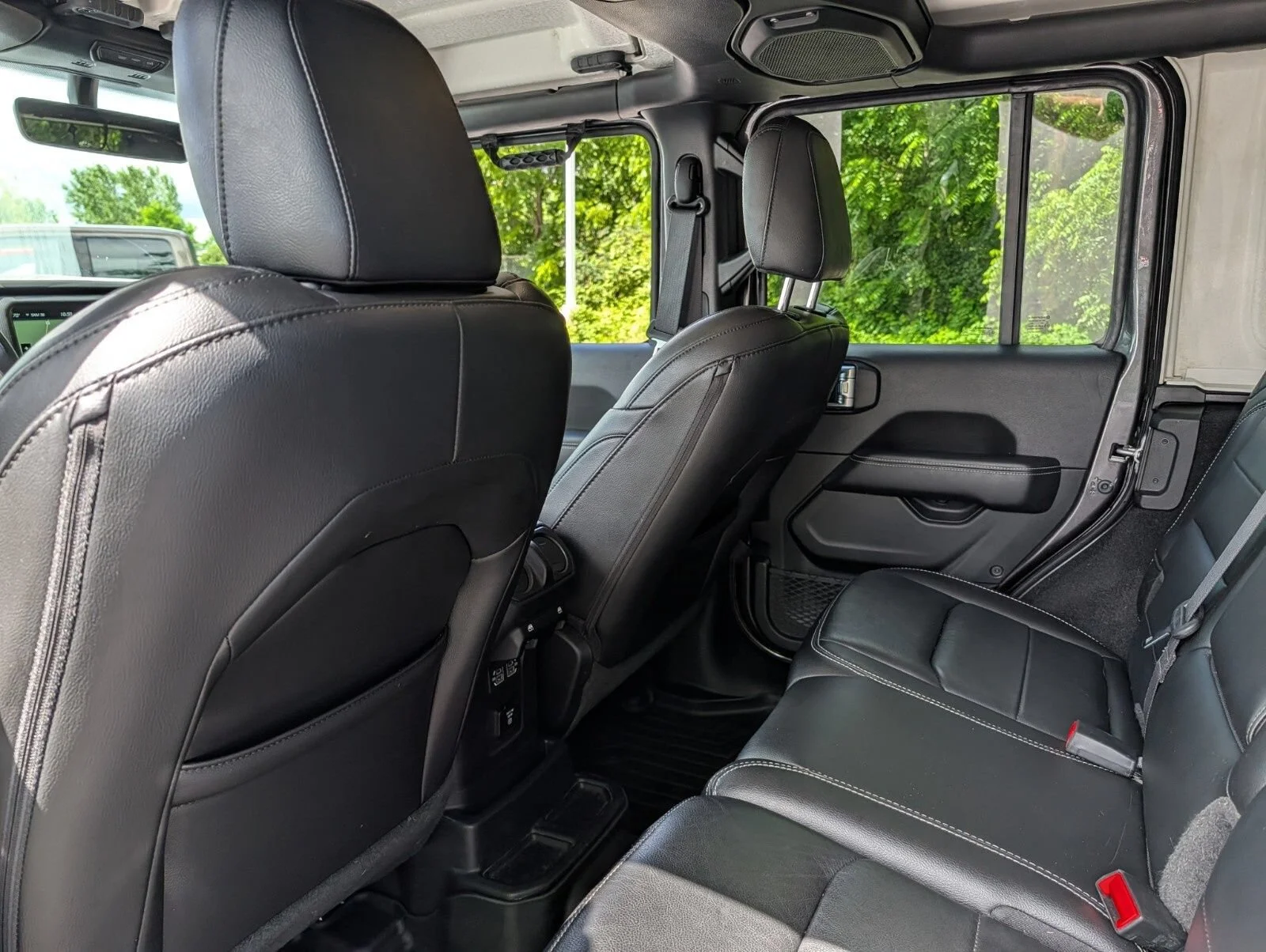 Used 2021 Gray Jeep Sahara 4x4 image 21