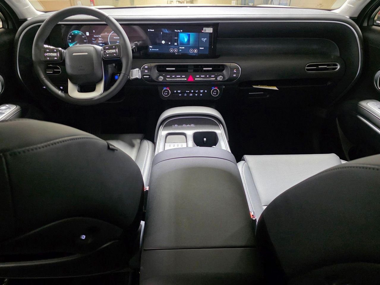 New 2027 Shimmering Silver Hyundai Blue SEL 7P image 19