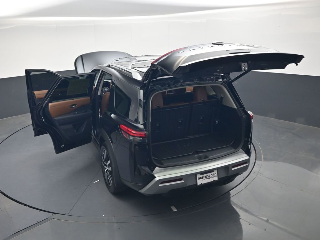Used 2025 Black Nissan Platinum image 48