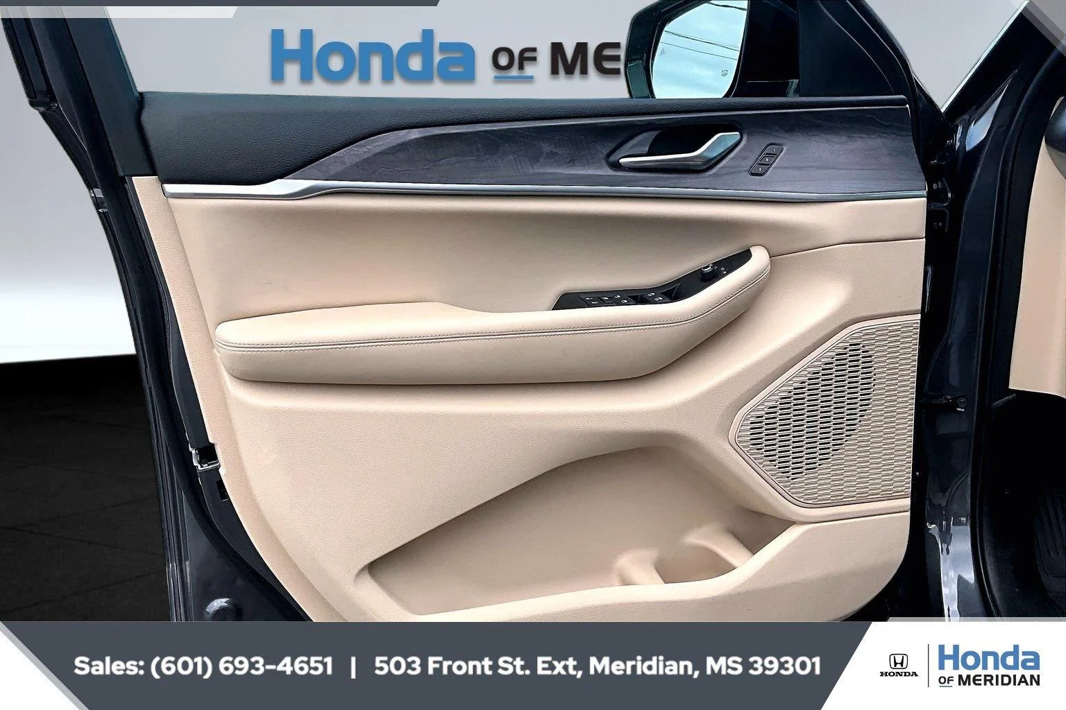 Used 2025 Baltic Gray Metallic Clearcoat Jeep Limited image 17