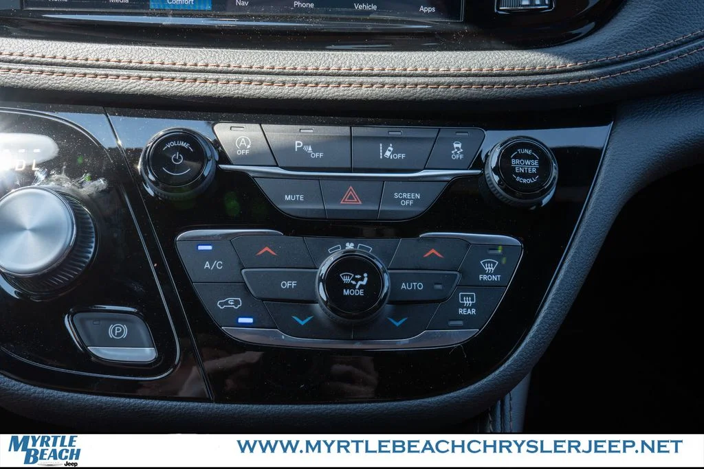 New 2026 Red Hot Pearl-Coat Exterior Paint Chrysler Pinnacle image 27