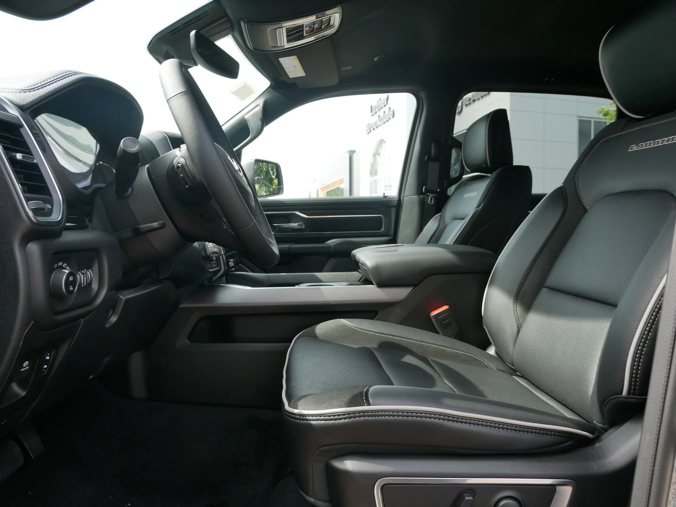 New 2026 Serrano-Green Metallic Exterior Paint RAM Laramie image 21
