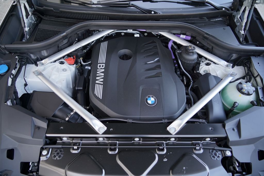 New 2026 Alpine White BMW sDrive40i image 23