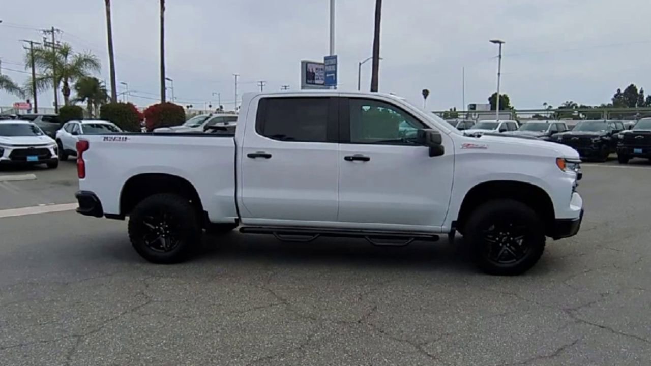 2025 Chevrolet Silverado 1500 LT Trail Boss - Photo 9