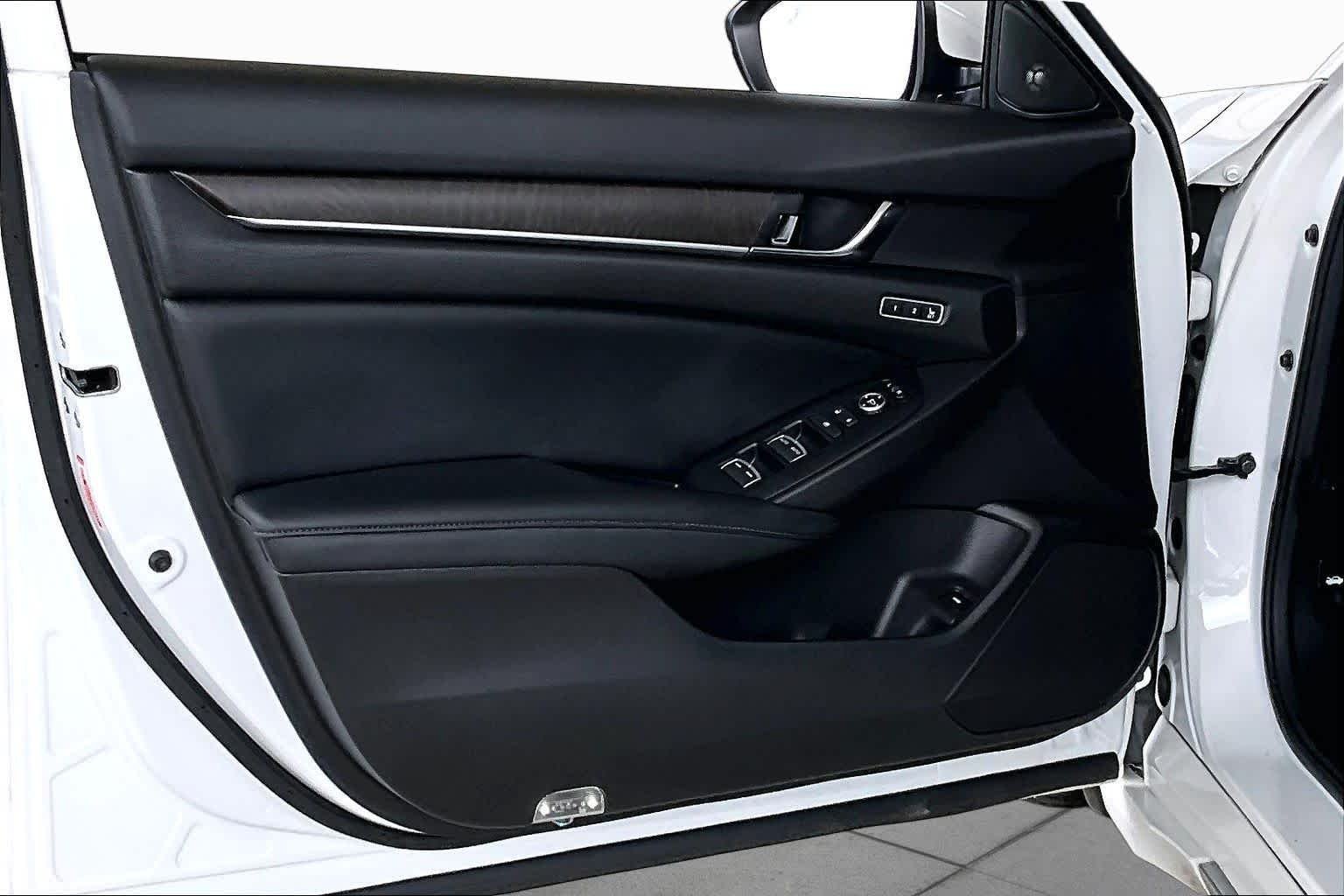Used 2021 Platinum White Pearl Honda Touring image 22
