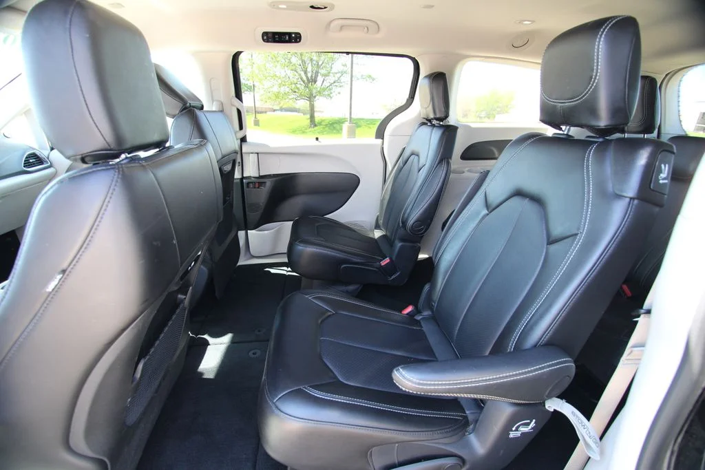 Used 2024 Black Chrysler Touring L image 7