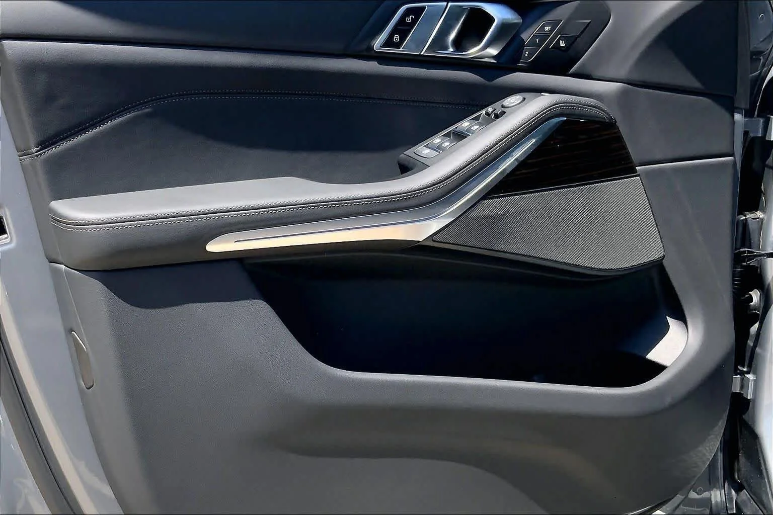 New 2026 Skyscraper Grey Metallic BMW xDrive40i image 10