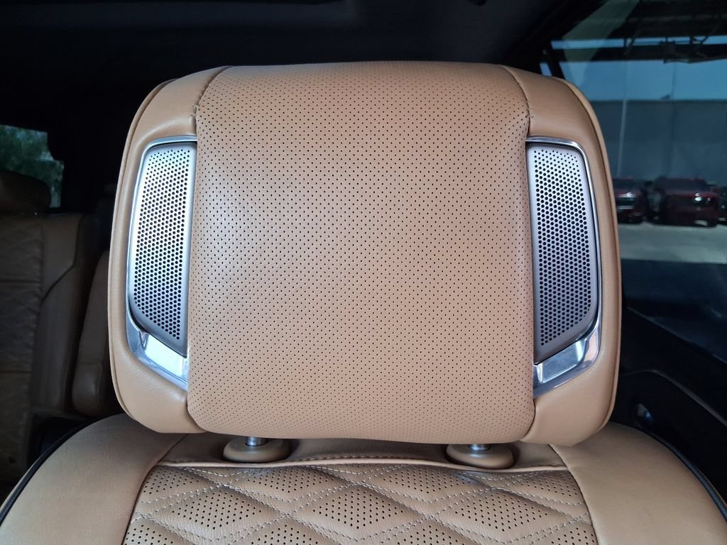 Used 2022 CRYSTAL WHITE TRICOAT Cadillac Premium Luxury image 21