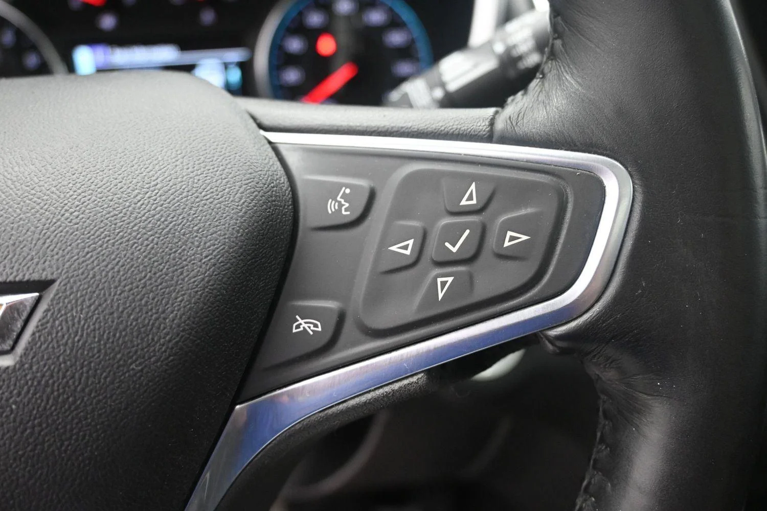 Used 2018 Sandy Ridge Metallic Chevrolet LT image 24
