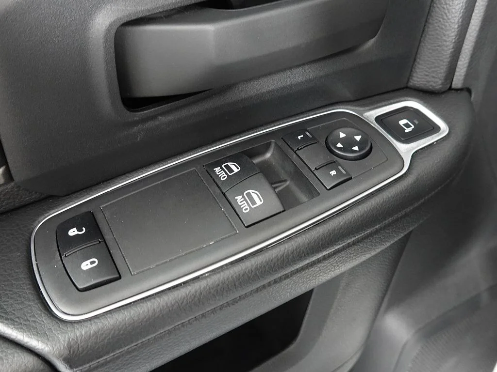 2024 RAM 3500 Tradesman - Photo 11