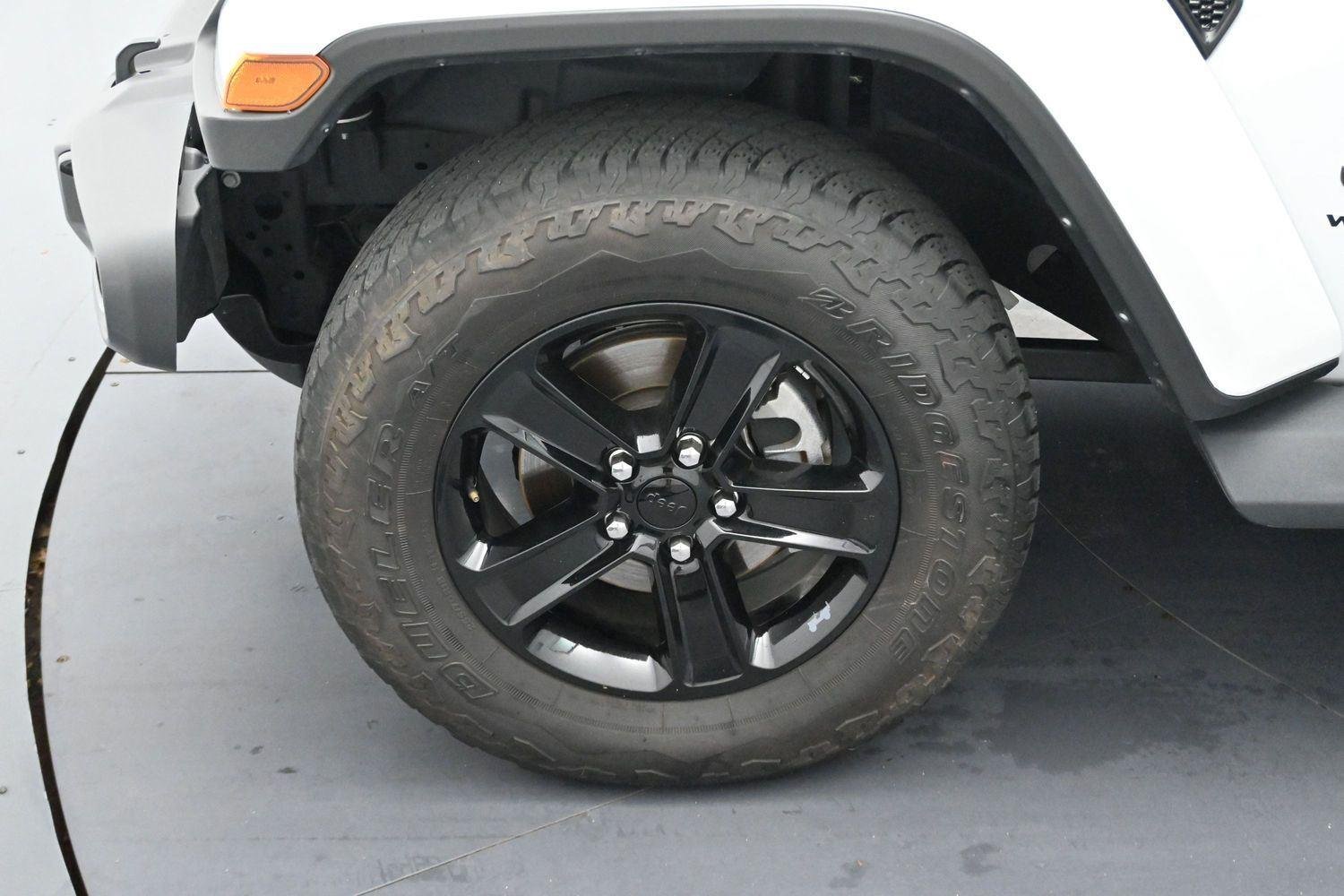 Used 2023 White Jeep Sahara Altitude image 32