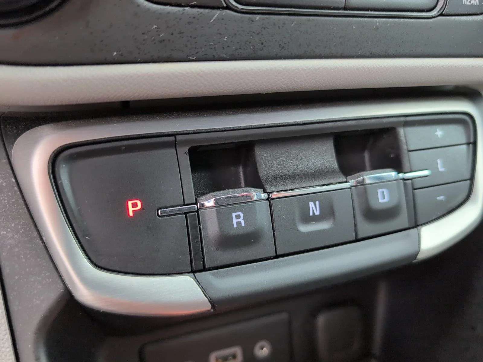 Used 2024 Summit White GMC SLE image 22