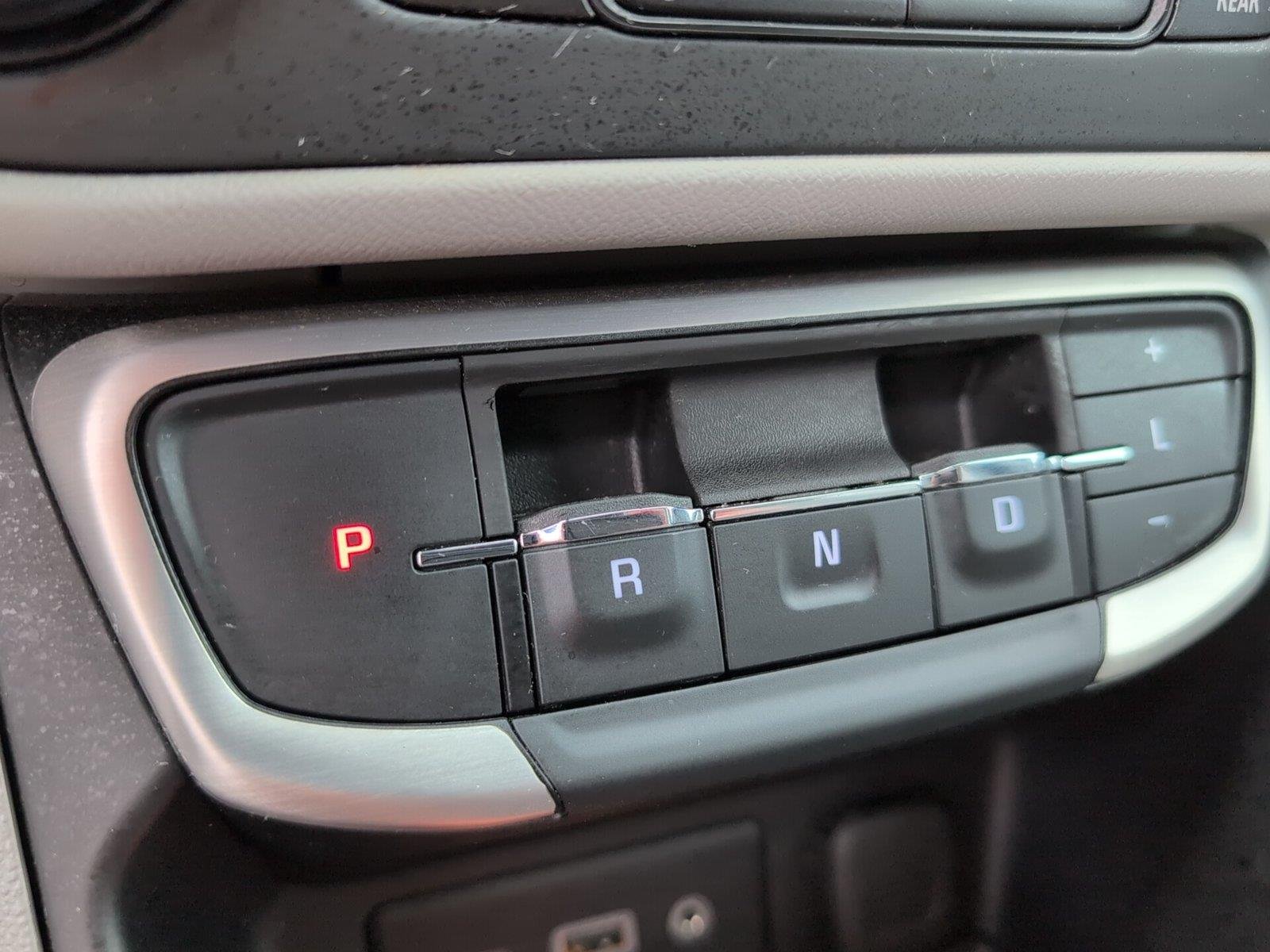 Used 2024 Summit White GMC SLE image 22