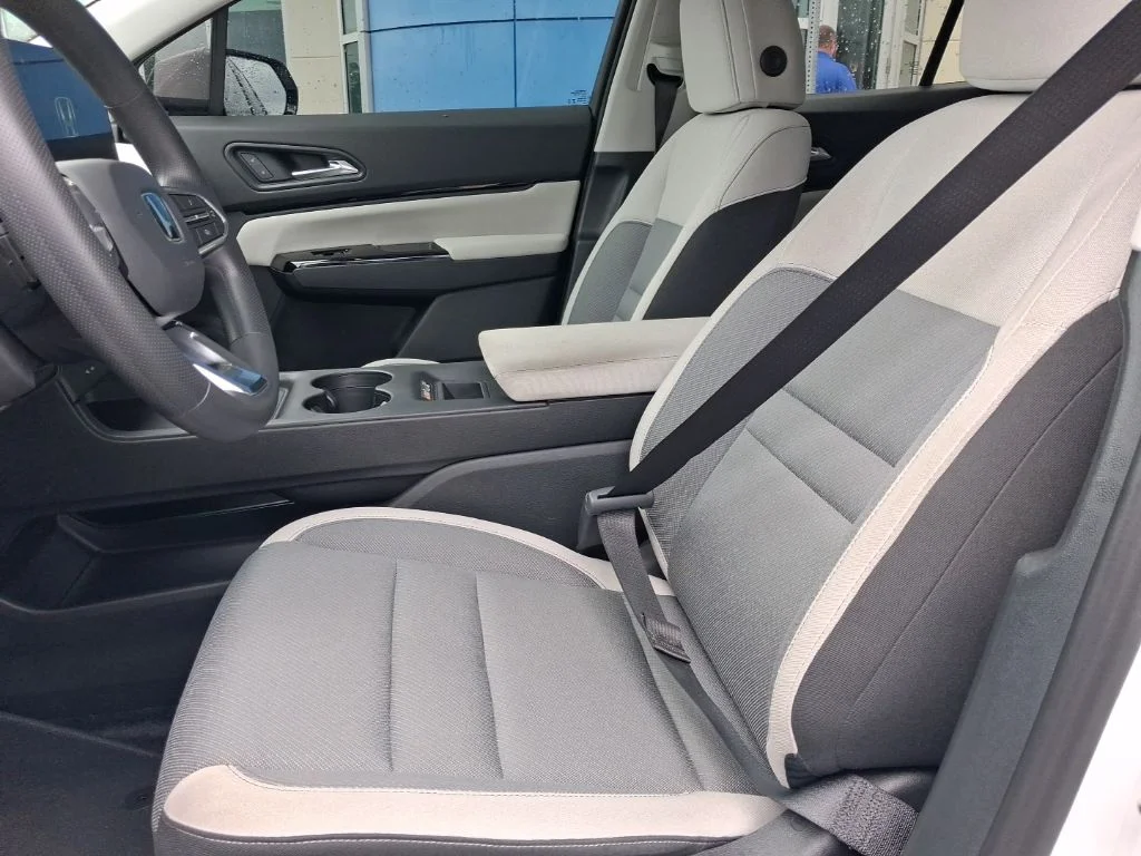 Used 2025  Honda EX image 17