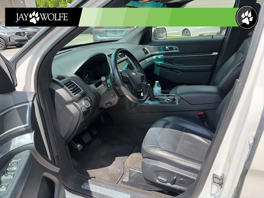 Used 2016 White Ford Limited image 11