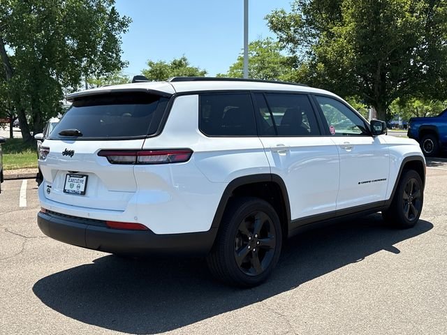 Used 2023 White Jeep Altitude image 2
