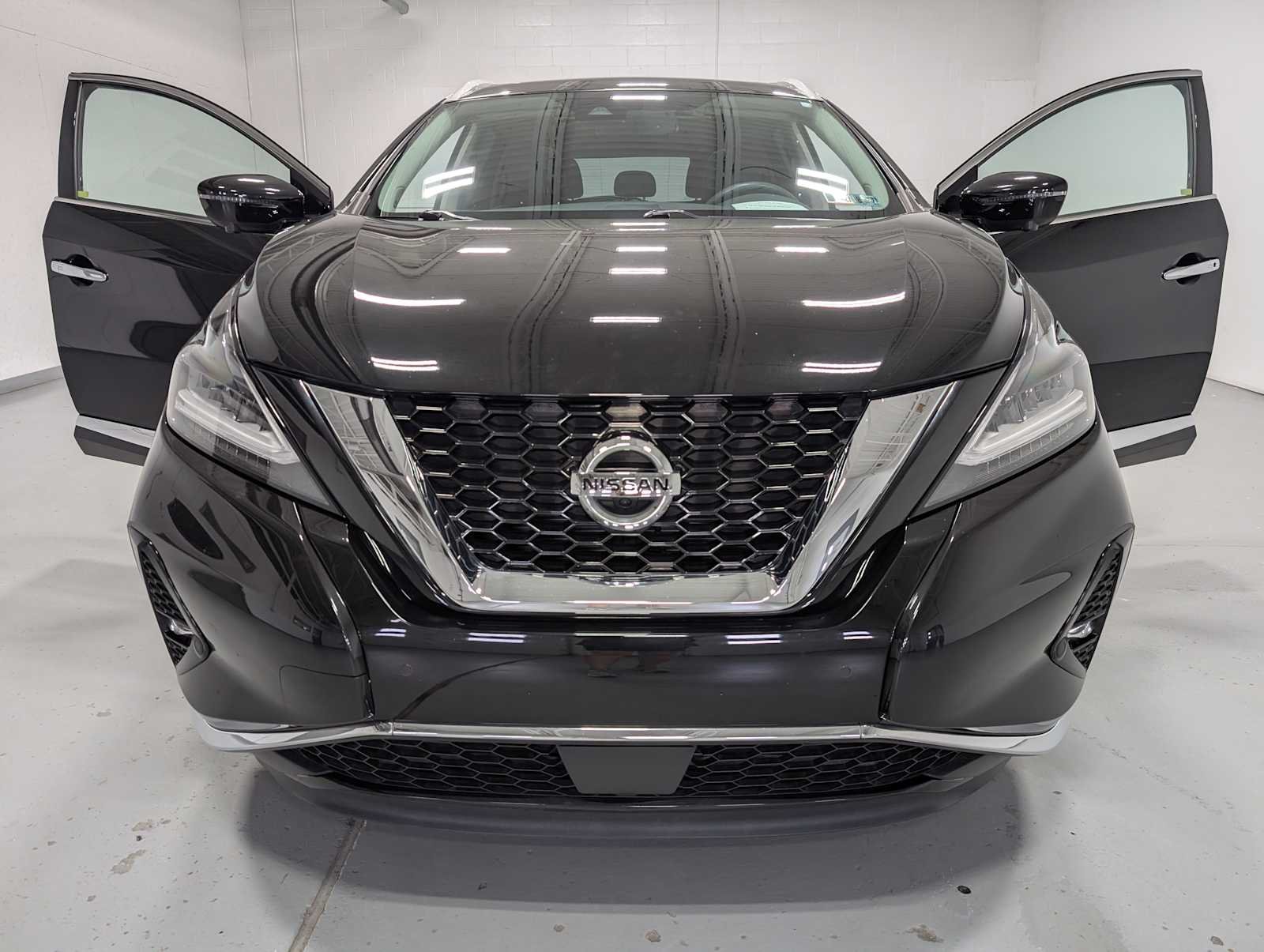 Used 2019 Magnetic Black Pearl Nissan Platinum image 15