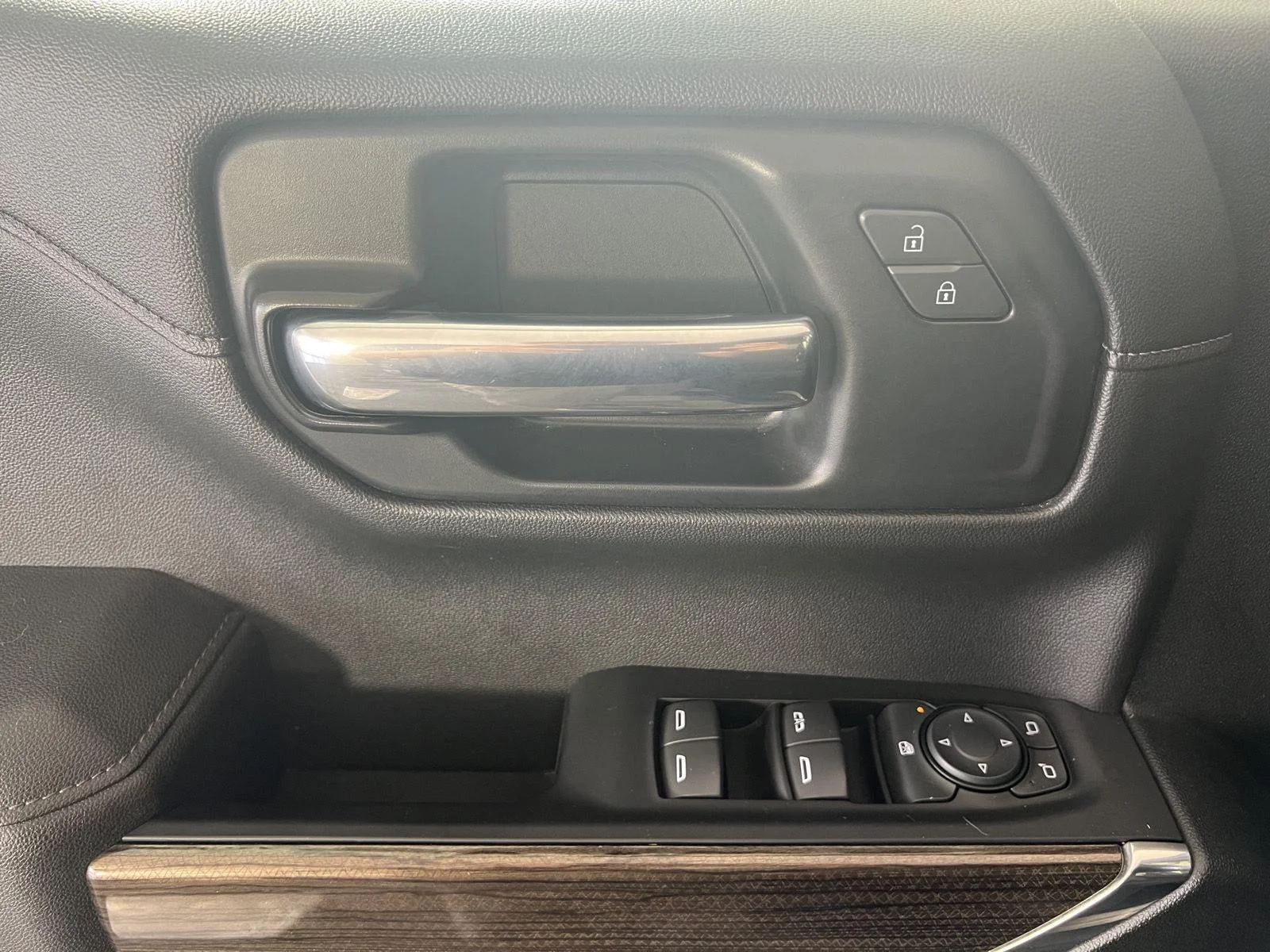 Used 2022 Northsky Blue Metallic Chevrolet LT image 13
