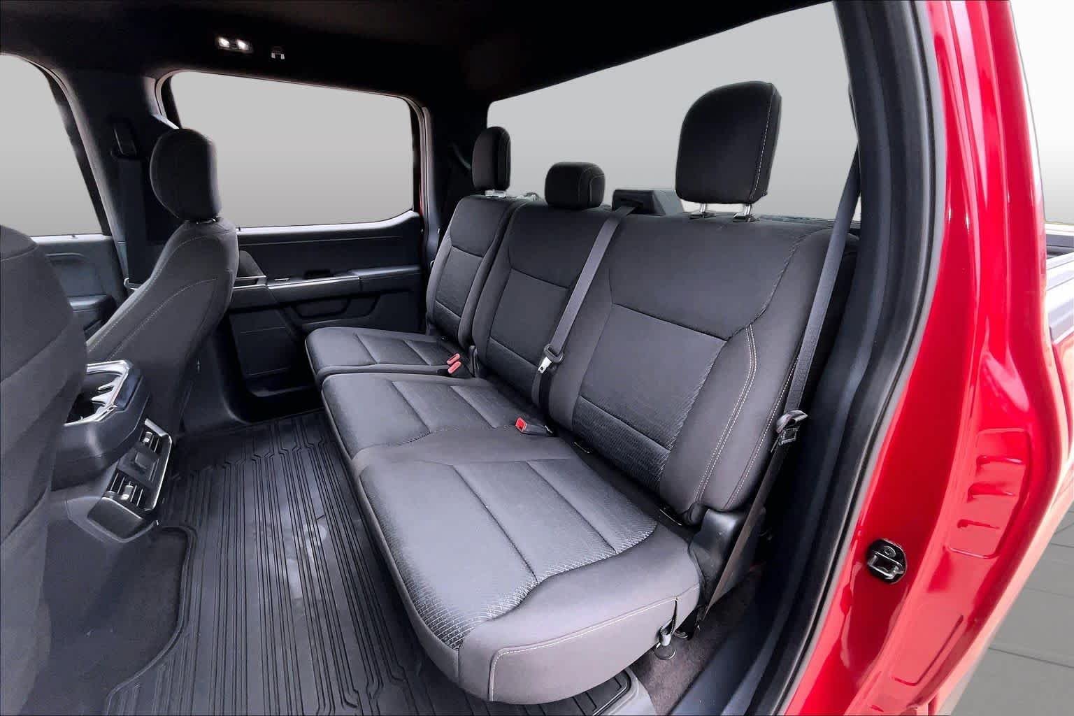 Used 2021 Rapid Red Metallic Tinted Clearcoat Ford XLT image 18
