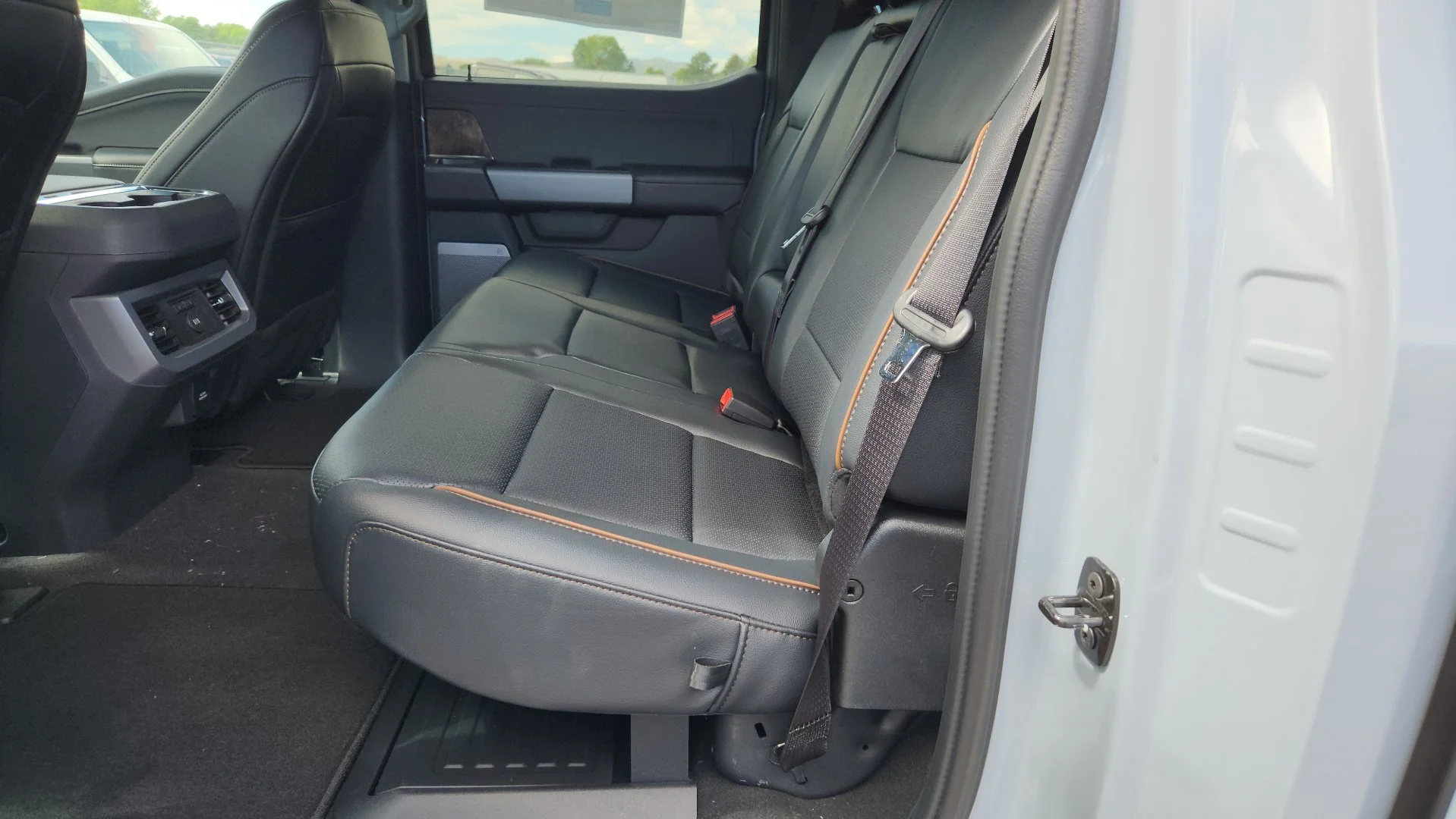 New 2026 Glacier Gray Metallic Tri-Coat Ford LARIAT image 15