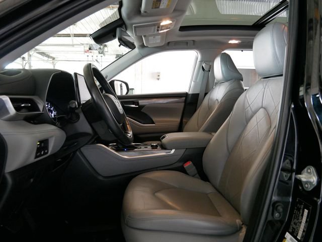 Used 2021 Midnight Black Metallic Toyota Platinum image 8