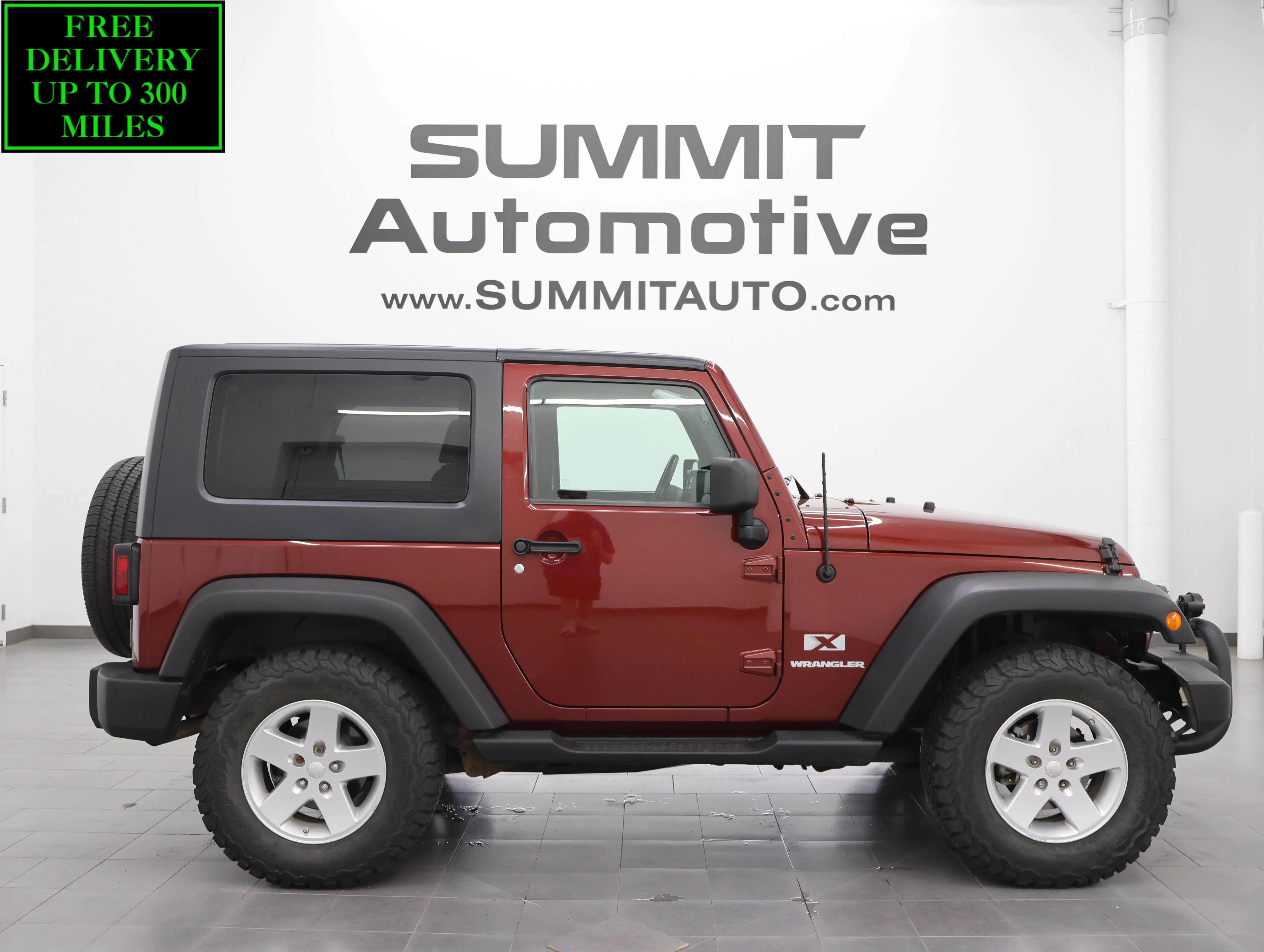 Used 2009 Red Rock Crystal Pearl Jeep X image 1