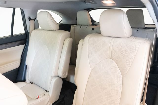 Used 2024  Toyota Platinum image 8