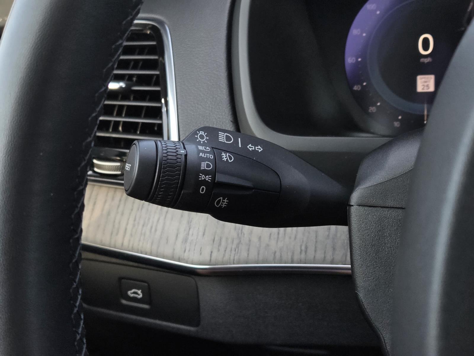 Used 2023 Onyx Black Metallic Volvo Ultimate image 23