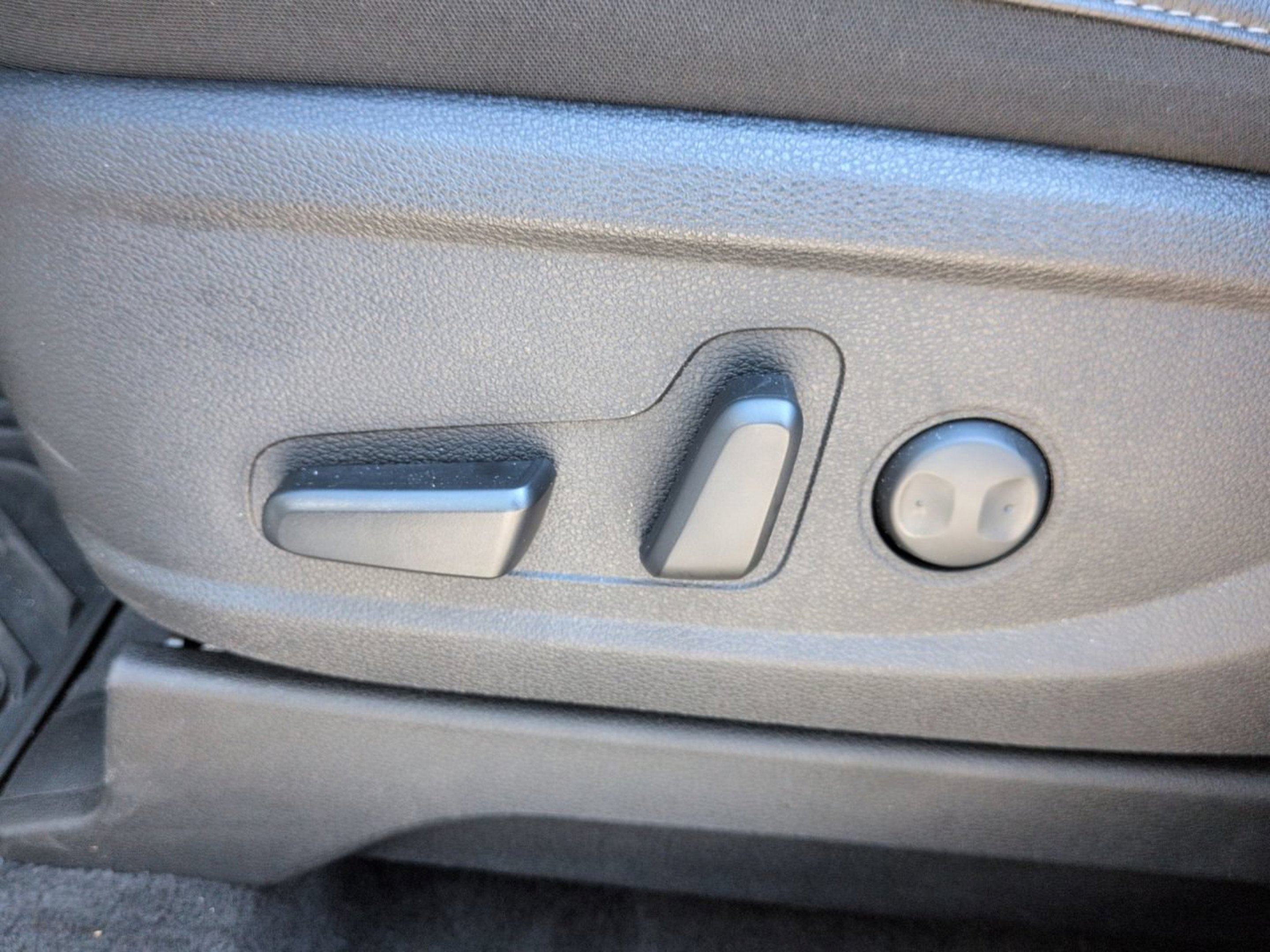 Certified Used 2025 Everlasting Silver Kia EX image 19