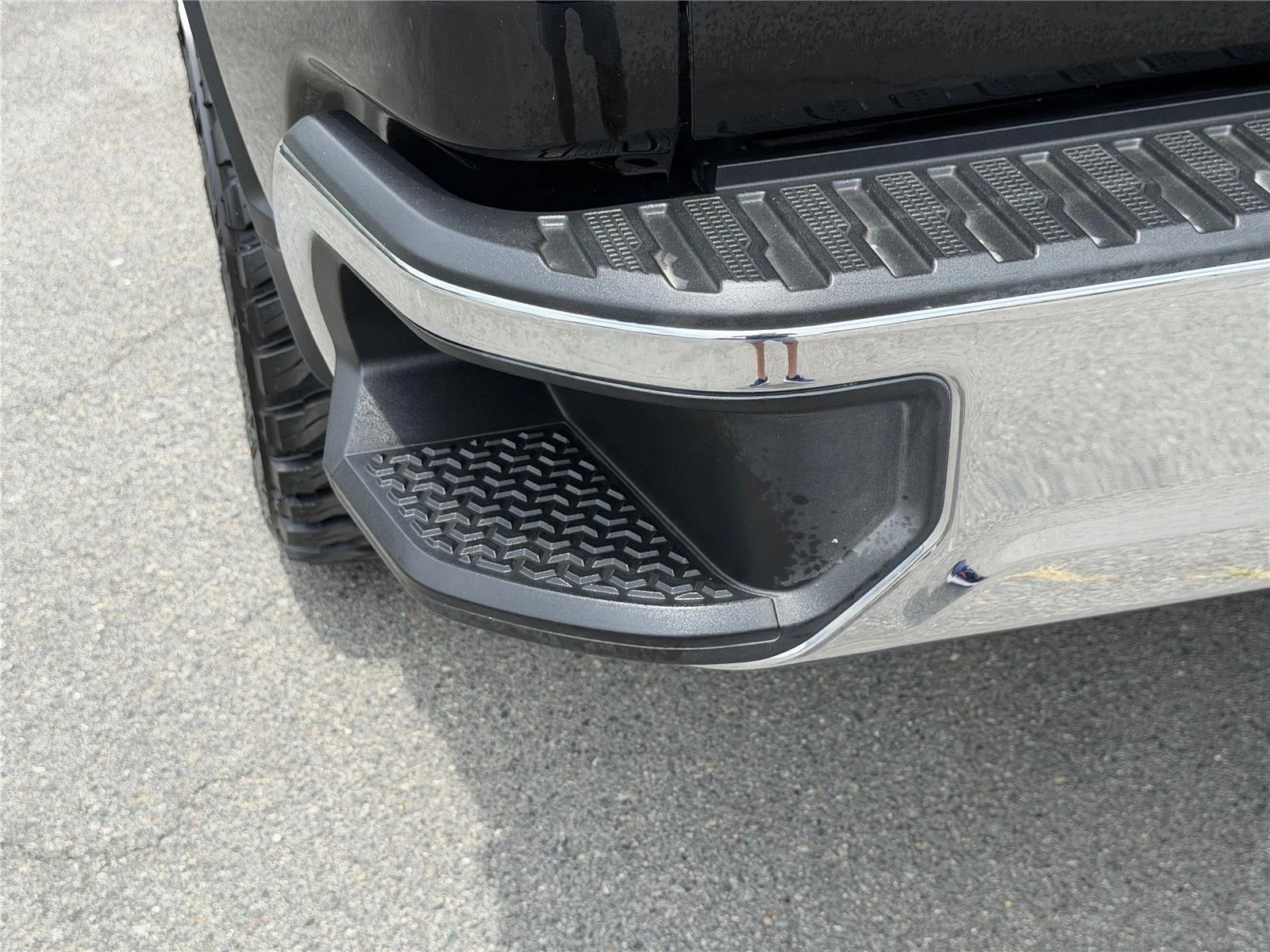 Used 2023 Black Chevrolet LT image 27