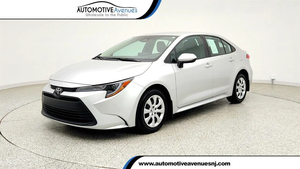 2025 Toyota Corolla LE CVT's photo