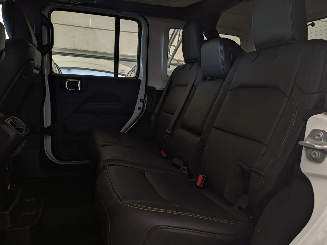 New 2026 White Jeep Sahara - - 4x4 - McKinley Leather Seats - Body? Colour Hardtop - Side Steps & More! image 25