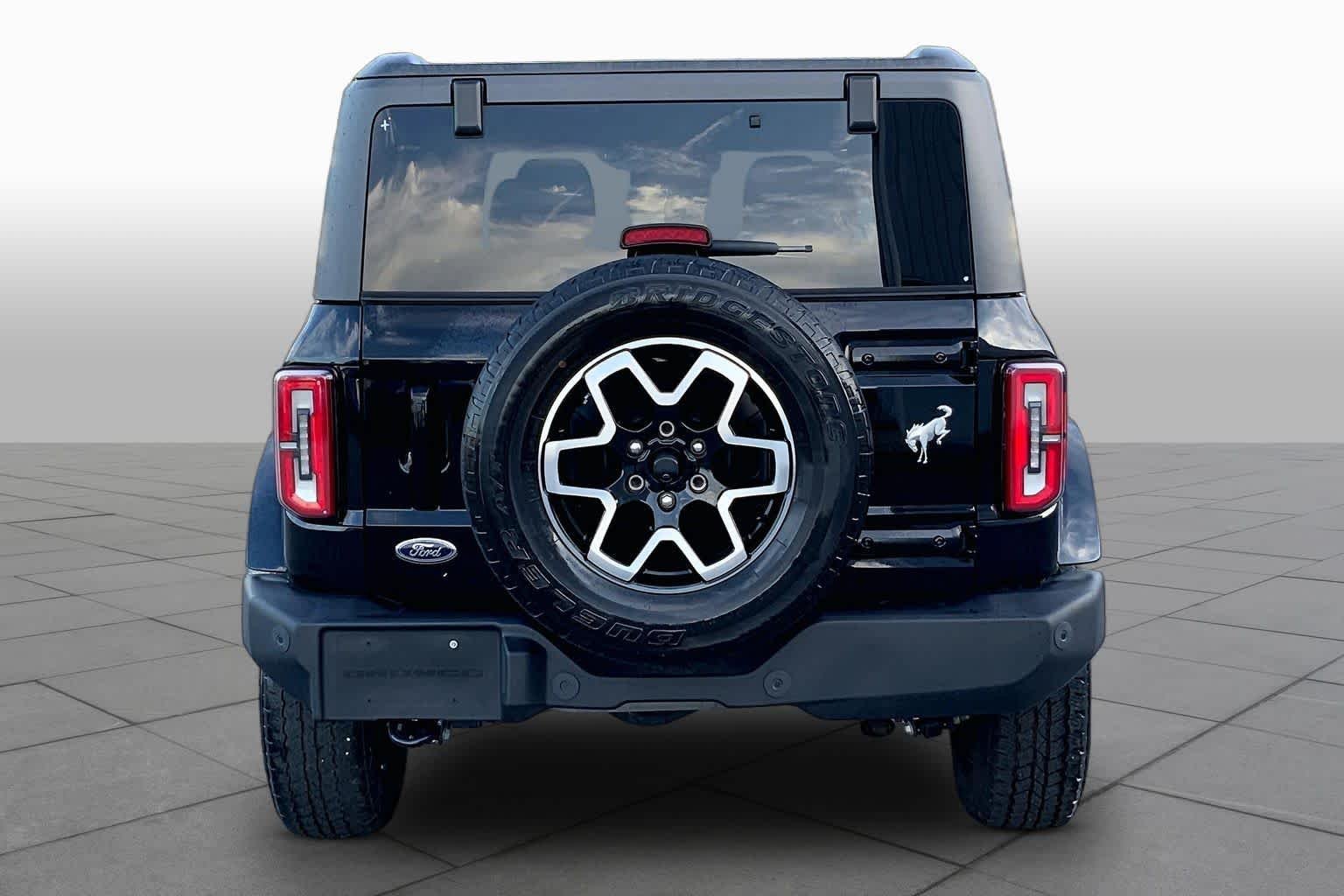 Used 2022 Shadow Black Ford Outer Banks image 5