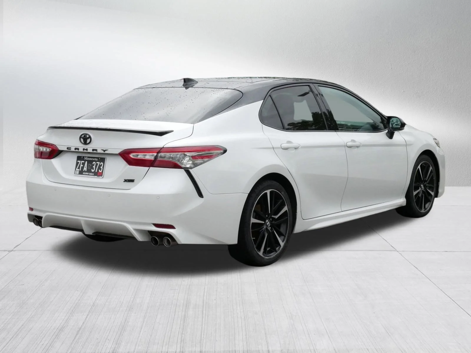 Used 2019 Wind Chill Pearl/Midnight Black Metallic Toyota XSE V6 image 7