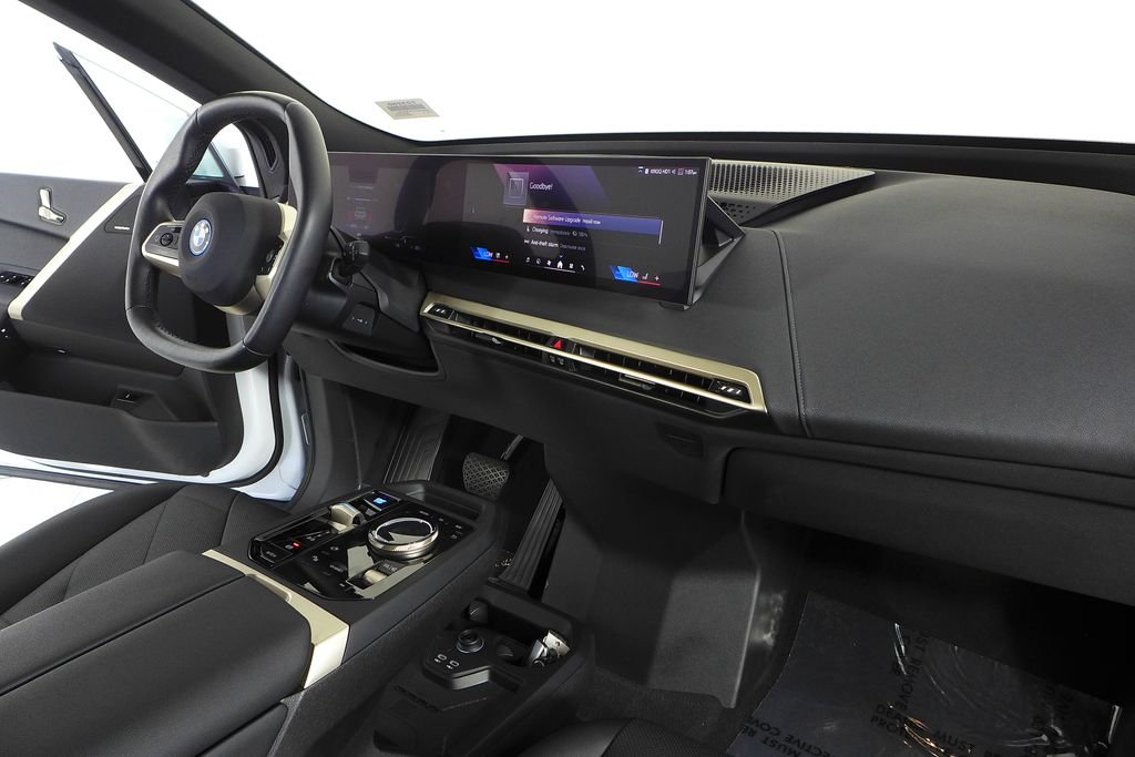 Used 2024 Mineral White Metallic BMW xDrive50 image 12