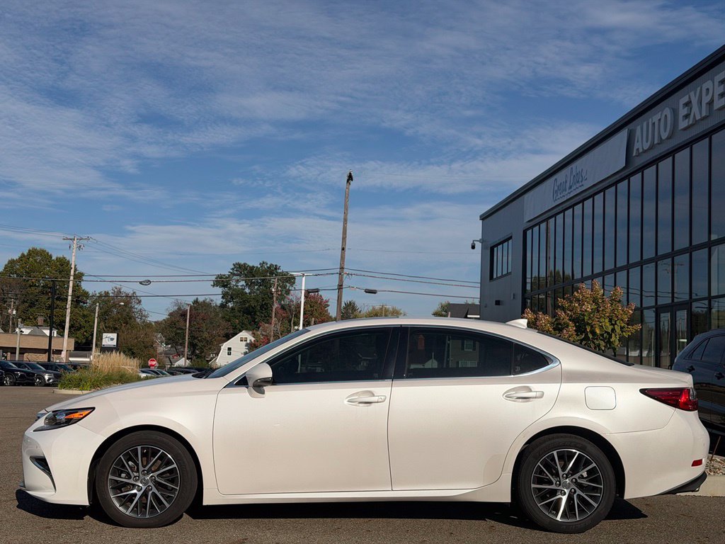 Used 2018 White Lexus 350 image 2