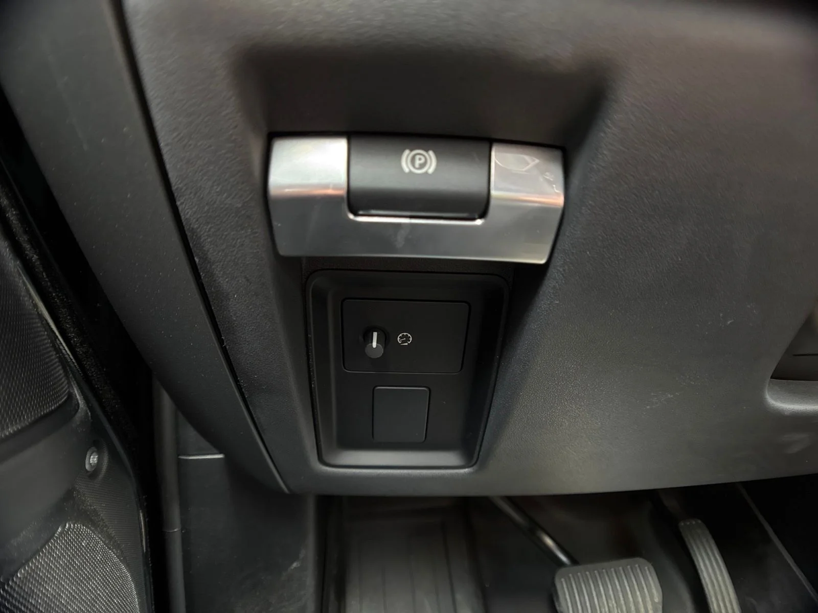 Used 2025 Black Land Rover S image 21