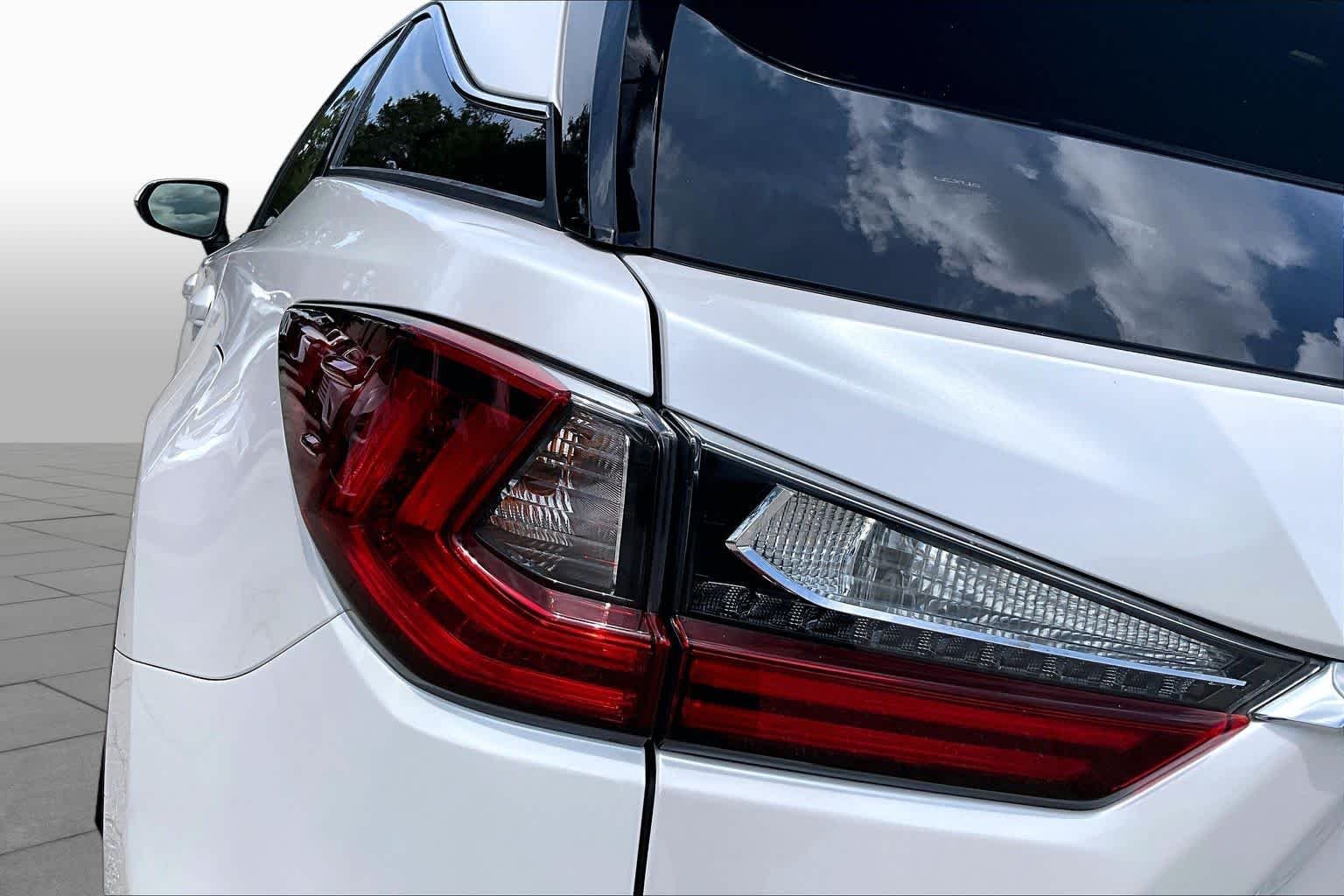 Used 2019 Eminent White Pearl Lexus Premium image 29