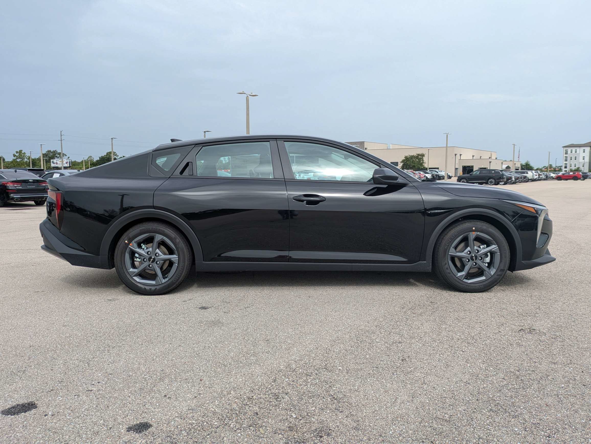 New 2026 Aurora Black Pearl Kia LXS image 4